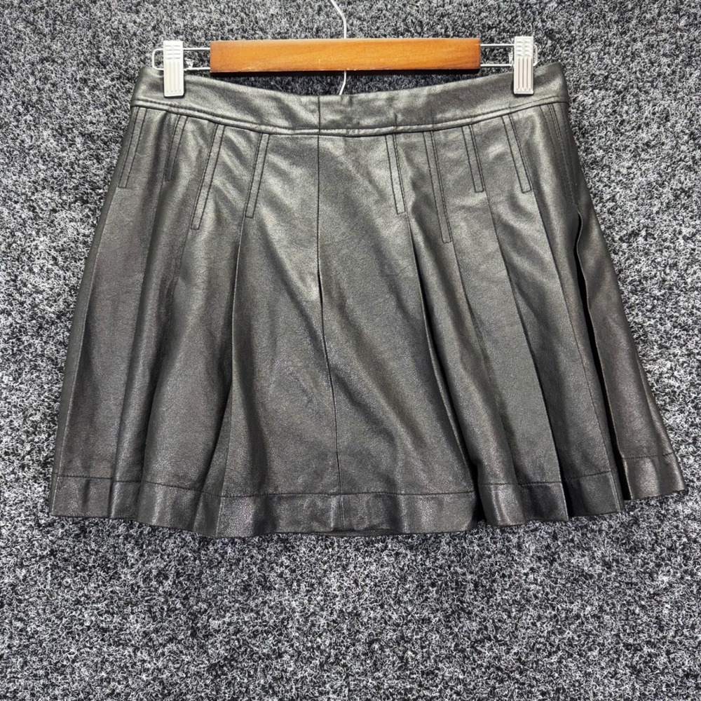 BCBGMAXAZRIA Black Faux Leather Pleated Mini Skirt Size 10 A-Line Edgy Chic